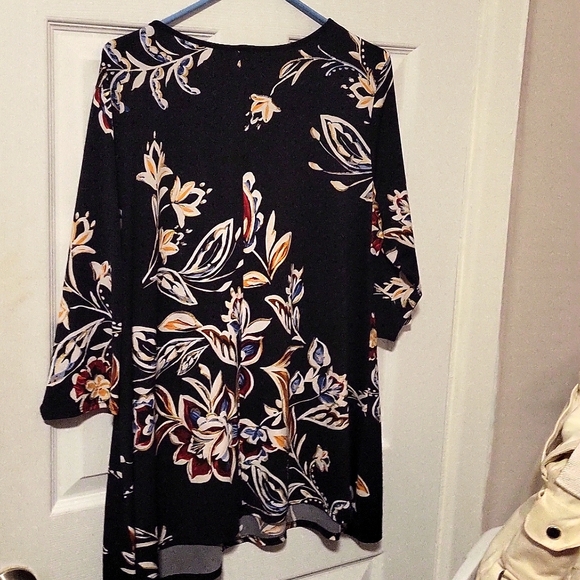 Clientele women's floral top black with colorful flowers designs. Size XL - Picture 6 of 6